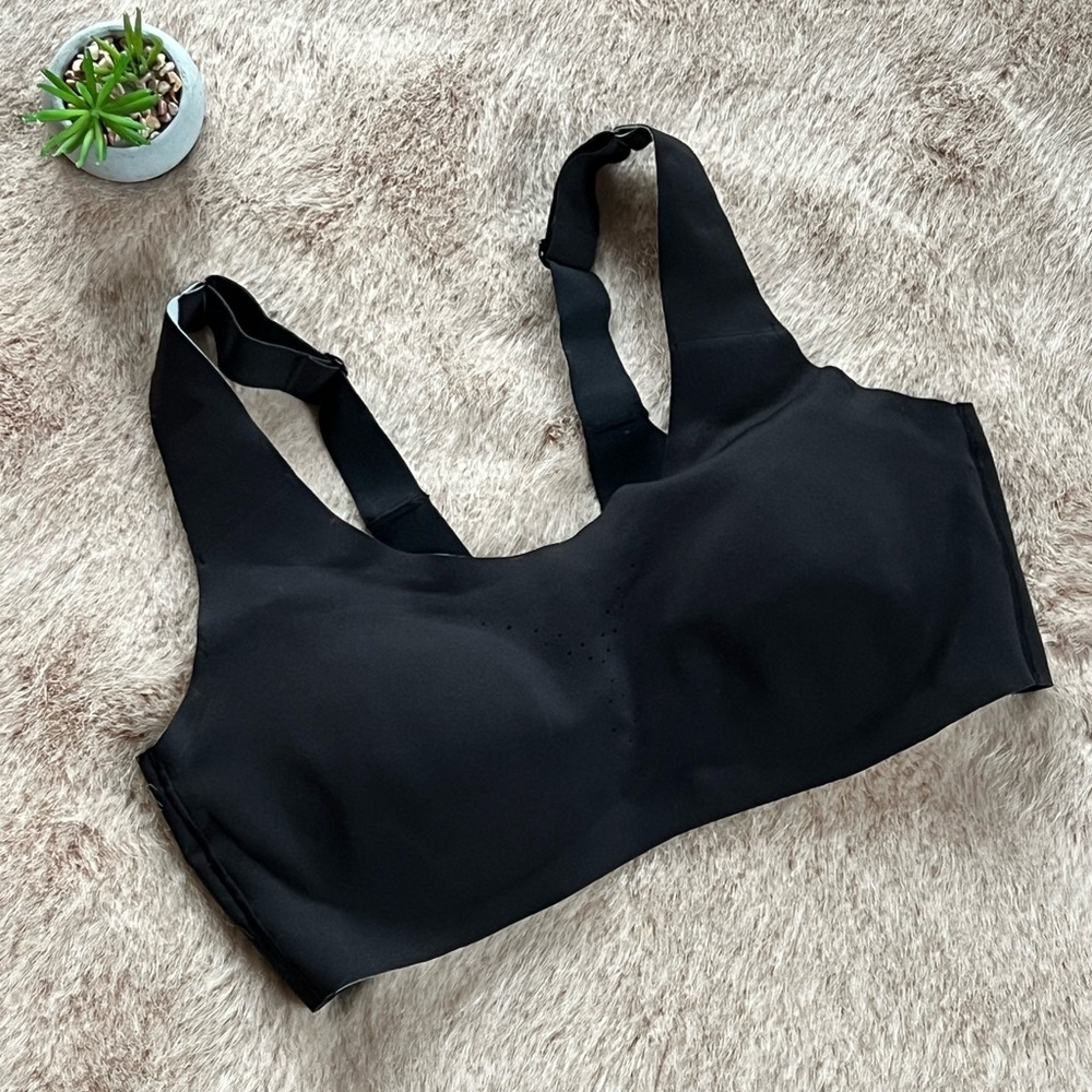 Seamless Black Sports Bra